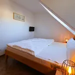 Fritz_reuter_str_sonnenuhr_wg_5 *